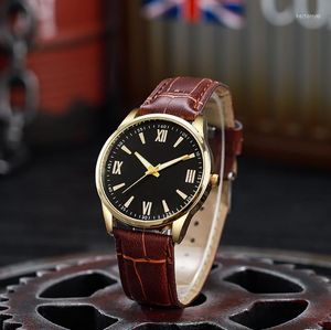 Нарученные часы Pu Strap Watch Simple Retro Dial Watches Watch для Man Fashion Quartz Аналоговые наручные часы Классическая подарочная группа