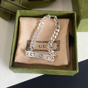 Braccialetti di design di lusso Lettere di gioielli a catena per uomini e donne con gli stessi classici braccialetti in argento alla moda centinaia di accessori per bracciali di coppia