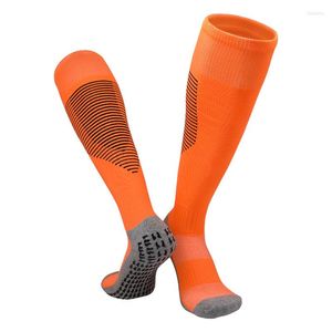Spor çorapları yaz futbol erkeklerinin nefes alabilen diz uzunluğu spor çorapları üzerinde set eğitimi başına 5 çift