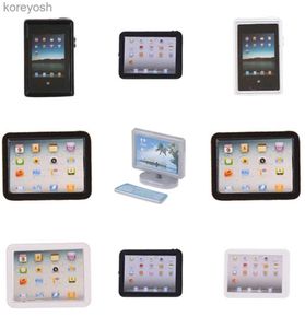 Mutfaklar Yemek Oynat 1/12 Dollhouse Minyatür Aksesuarlar Mini Bilgisayar Modeli Simülasyon Tablet PC Oyuncaklar Bebek Ev Dekorasyon Mobilya Toysl231104