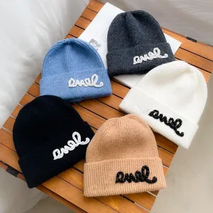 Tasarımcı Kış Örme Beanie Yün Şapka Kadınlar Örmek Kalın Sıcak Beanies Şapkalar Kadın Bonnet Beanie Caps En İyi Hediye