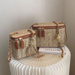Летняя популярная соломенная тканая сумка для женщин, новинка 2022 года, модная сеть, популярная модная универсальная цепочка, маленькая квадратная сумка, праздничная сумка через плечо