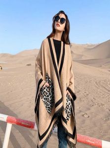 Moda kadın leopar baskı kaşmir eşarp cep kış panço şal seyahat battaniye eşarpları pashmina echarpe mujer bufanda x8277425