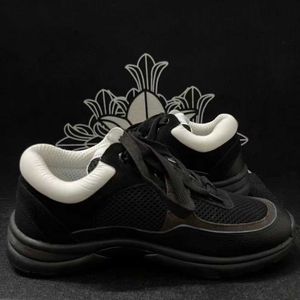 HOT CAKE Дизайнерские кроссовки Повседневная обувь из телячьей кожи Модная светоотражающая обувь Мужчины Женщины Кроссовки Старинные замшевые кроссовки Увеличение кожаной обуви на платформе