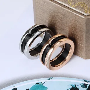 Tasarımcı Halkalar Erkekler ve Kadın Klasik Moda Yüzükleri Diamond Ring ile Yüksek Son Lüks Seramik Çiftler Halkalar Partisi Düğün Mücevher Aksesuarları Noel Hediyeleri
