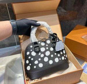 Designer ALMA Shell Bags BB Painted Dots YK Handbag Louiseits Women Handle Bag Luxury Purse Infinity Yayoi Kusama cadeado Grained Epi Leather berloque em forma de abóbora