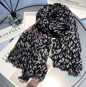 Роскошно-осенне-зимний новый леопардовый повседневный женский шарф с кисточками и морщинами, классический хлопковый шарф с принтом и складками, большой размер