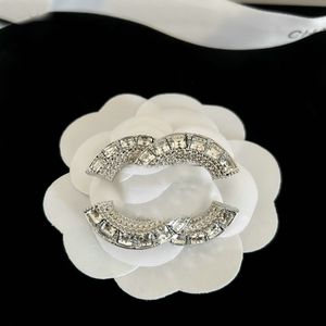 Luxo diamante broche designer broches das mulheres marca carta broche pino jóias pino casar festa de casamento presente acessórios