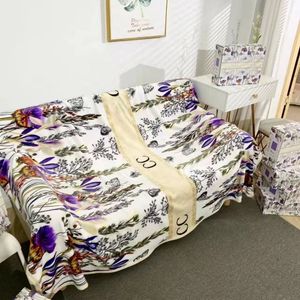Дизайнерское одеяло с фиолетовым цветком и буквенным логотипом, одеяло для офиса, одеяло для сна, зимнее утолщенное теплое одеяло для украшения путешествий, 150 * 200 см с подарочной коробкой