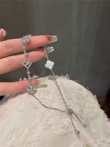 2023 Yeni Tasarımcı Minibüsleri Klasik Bileklik Kolver Mücevherleri 18K Gümüş Kaplama Zincirleri Metal Cleefly Cazibesi Kızlar Chrismas Party Tatil Kızları Hediye