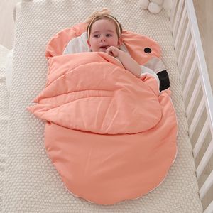 Uyku tulumlar bebek uyku tulumu karikatür sevimli bebek kayış çanta doğumlu kaz desen çocuk yatağı kış uyku tulumu sıcak bebek pijamaları 230407