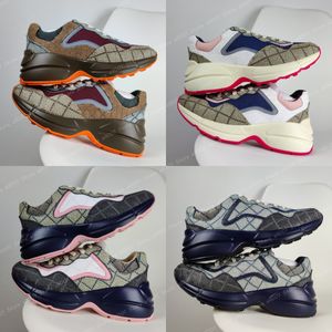 Tasarımcı Spor ayakkabıları Rhyton Bayan Sıradan Ayakkabı Erkek GG Rhyton Sneaker Dudak Sporlar Kalın Tumalı Erkek Kadın Karikatür Mektupları Kalın Soleg G Aile Bej Bej Deve Açık