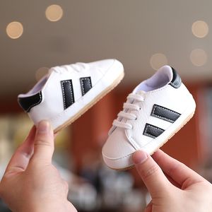 İlk Yürüyüşçüler 018 Metre Springsummer Stil 018 Aylık Bebek Düz Renk Şık Moda Sıradan Spor Ayakkabıları Doğum Bebek Ayakkabıları Klasik Çocuk Ayakkabıları 230407