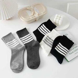 Erkek Çorap Asimetrik Yabancı Stil AB SOCKS Sports Children Orta Uzunluk Yatay Çubuklar Ins Trend Wil College Couplen3yh