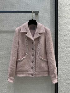 Pink soft woolen lapel jacket, elegant and elegant, a luxury item that can be sweet or salty as a must-have for a famous lady