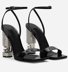 Свадебное платье, сандалии Keira, туфли — туфли на высоком каблуке из телячьей кожи телесного цвета, черные вечерние женские туфли-лодочки для вечеринок, украшенные цепочкой, EU35-43