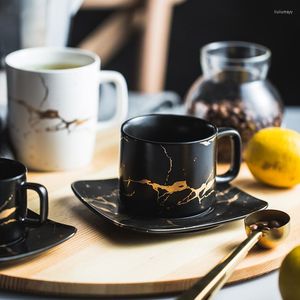 Fincan tabakları Avrupa tarzı seramik küçük altın mermer kahve su sütü kupa lüks ofis çay fincanı ve tabağı set evinden sonra