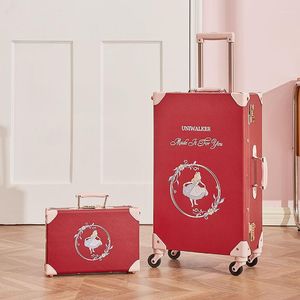 Чемоданы в ретро -туристическом чемодане, набор универсального колеса Красное, переносить на тролляционном багаже.