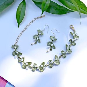 Charm Bracelets Vintage Elegant Freshwater Pearls Leaves Armband Bangles For Women Fashion Jewelry Accessoires Green Plant