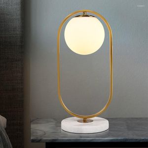 Настольные лампы o Форма Мраморная металлическая лампа Нордич постмодерна простые роскошные гостиные дизайн-дизайнер