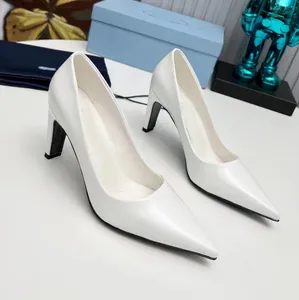 Lüks Tasarımcı Pompası Kadın Yüksek Topuklu Gerçek Deri Namluslu Elbise Ayakkabı 8.5cm Kalın Kara Beyaz İş Ayakkabıları Günlük Parti Banquet Ayakkabı
