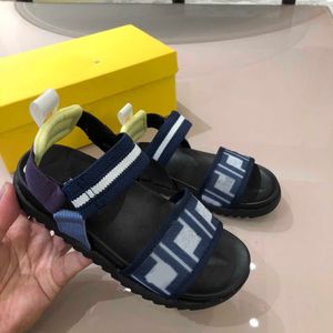 23SS Erkek Sandalet Çocuk Tasarımcı Ayakkabı Çocuk Ayakkabı Marka Yaz Şerit Ekleme Düz Form Sandalet Boyutu 26-35 Büyük Erkek Çocuk Ayakkabı