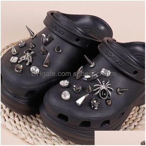 Аксессуары для запчастей для обуви чары дизайнерские панк -заклепки Diy украшения Croc Jibz засоренные роскошные подарки для детей роскошные подарки для мальчиков и G DHQCA