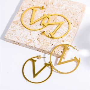 Büyük Altın Çember Küpe Tasarımcı Küpe Aşk Küpe Titanyum Çelik Moda Büyük Çember Saplama İyi Lüks Sokak Çember Küpe Takı Kadınlar Modaya Mühendik Mücevher
