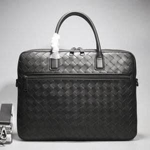 10A ünlü evrak çantası üst deri çanta erkekler için tek moda minimalist stil üst düzey marka dizüstü bilgisayar çantası A4 dergisi