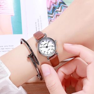 Нарученные часы модные круглые кварцевые Quartz Simple Retro Dial Casual Watch Watches Кожаные ремешки модные часы для водонепроницаемых наручных часов Womenwris