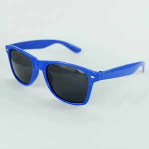 Mulher mulher barata boa clássica óculos de sol legal com lentes UV400 Multi cores plásticas completas