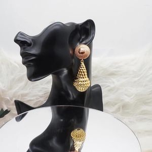 Dangle Küpe Küpe Moda Takı 2023 Kadınlar için Büyük Vintage Metal Cazibe Altın Renk Deyrağı Kulak Yüzük Takı Mücevherat