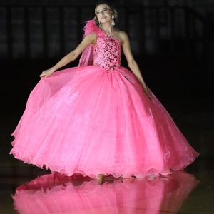 Neon-pink küçük kız pageant elbise tüyü tek omuzlu kristal bebek çocuk eğlenceli moda pist draması doğum günü resmi kokteyl parti elbisesi toddler teen preteen