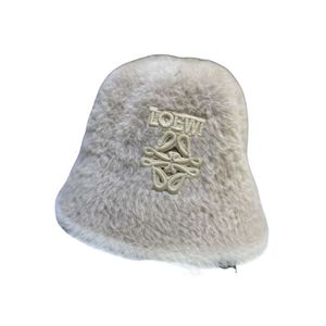 Loewees Beanie Designer En Kaliteli Şapka Beralar Büyük Kabarık Sahte Kürk Kova Şapkası Kadınlar İçin Lüks Peluş Peluş Balıkçı'nın Sıcak Kış Sıkıcı Soğuk Karlı