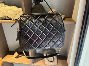 2023 Подлинная кожаная женщина дизайнерская сумка сумочка женщина мессенджерный качественный сцепление Классическая леди металлическая цепная кошелька, сумка для денег, рабочие сумки для женщин, сумочки