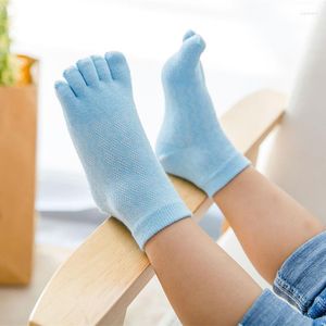 Erkek Çorap 5 Çift Bebek Yaz İnce Pamuk Ayak parmakları ile Sade Çocuklar Beş Parlak Katı Nefes Alabaş Kafes için Yürümeye Başlayan Kızlar