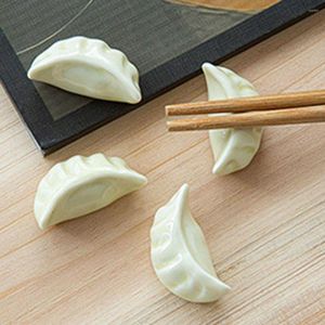 Yemek çubukları komik hamur tatlısı şekil seramik tutucu standı Yaratıcı çubuk raf yastık Japon tarzı sofra mutfak araçları