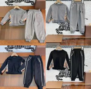 Çocuk Moda Giyim Seti Tasarımcı Gençlik Erkekler Gri Spor Giyim Toptan Küçük Kızların Siyah Kıyafetleri 2 Parçalı Hoodies ve Pantolon