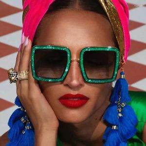 Güneş Gözlüğü 2024 Büyük boy Kare Soğutma Siyah Kadın Parlayan Tasarımcı Dikdörtgen Güneş Gözlükleri Erkekler Glitter Çerçeve Gölleri Gözlük