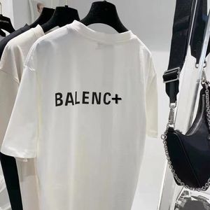 Парижская роскошная футболка Классическая буква графика перед и после печати моды Mens Mens Designer Black White 100% качество хлопкового качества одежды с коротким рукавом футболки