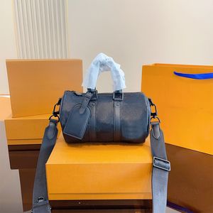 Designer Messenger Bags Luxurys Brands Shoulder Cross Body Fashion Pillows Men Bag