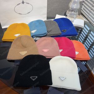 Erkek Beanie Hats Beanies Tasarımcı Beanie Mens Kış Şapkası İtalyan Klasik Üçgen Yün Örme Şapka Resmi Web Sitesi Sürüm 1: 1 Craft Bonnet Beanie