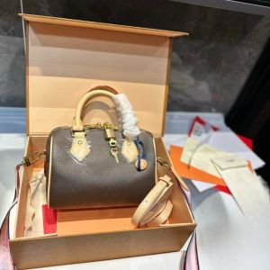 Lüks Tasarımcı Çanta Tote Çanta Orijinal Deri Çanta Vitaj Üst Sınıf Crossbody Bag Mini Yumuşak Cowhide Kadınlar Sınırlı Üretim Çanta Döküm Çantaları Altın Kahverengi