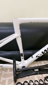 Велосипедные рамы из углеродного волокна черного, желтого, белого, красного цвета, изготовленные на заказ логотипы, дисковые тормоза, рама шоссейного велосипеда, изготовленная из карбоновой велосипедной рамы Тан Вай.