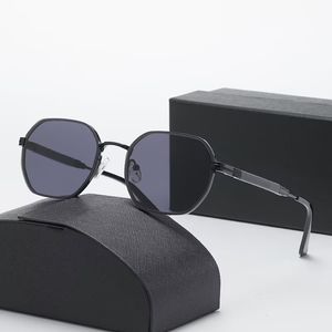 P30992 Şık güneş gözlüğü, gözlük, güneş gözlüğü, tasarımcı, erkek ve kadın kahverengi saat çantası, siyah metal çerçeve, kutu ile koyu lens