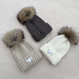 Tasarımcı Kış Örme Beanie Yün Şapka Kadın Tıknaz Tap Kalın Sıcak Sahte Kürk Pom Beanies Şapkalar Kadın Bonnet Beanie Caps Hediye