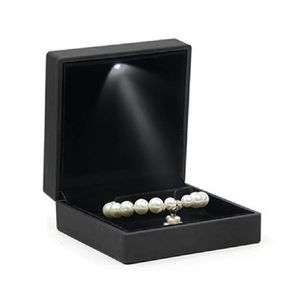 1pc takı kutuları lüks bilezik kutusu kare alyans kutusu mücevher hediye kutusu LED ışık ile nişan alyans kutusu kolye kutusu 231118