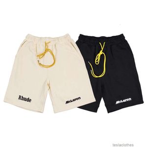 Designer Short Fashion Abbigliamento casual Pantaloncini da spiaggia Rhude x Mclaren Co-br ed Pantaloncini ricamati Summer High Street Uomo Donna Loose Casual Capris Trend