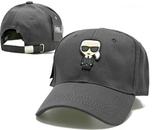 Роскошный бренд Ball Karl Designer Caps Полная деталь Silan Metal Buckle Letter Hardtop Baseball Hat Lisa такая же звездная шляпа мужская и женская модная улица улица Каскет A2