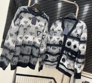 Marka Kadınlar Eski Çiçekler Tiftik Jakard Sweaters Tasarımcı V-ezik Hırka Ceket Yüksek Kaliteli Erkekler Leydi Gevşek Çok Yönlü Kontrast Şerit Triko Külot Kazak Sweater